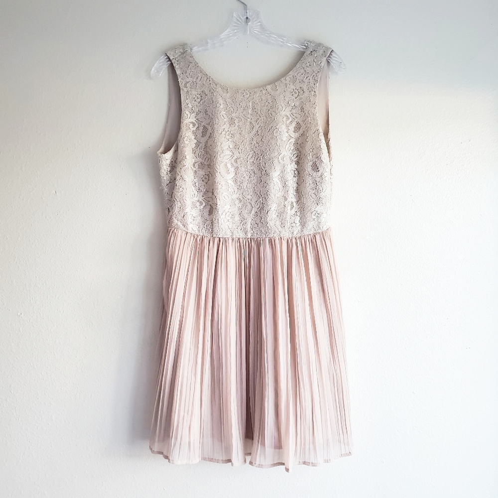 Highwaist special occasion lace pleated dress